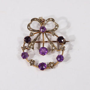 AMETHYST AND SEED PEARL BOW BROOCH IN 10K YELLOW GOLD - ESTATE & VINTAGE JEWELLERY