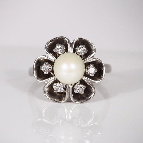 PEARL RING IN 18K WHITE GOLD WITH DIAMONDS - ESTATE & VINTAGE JEWELLERY