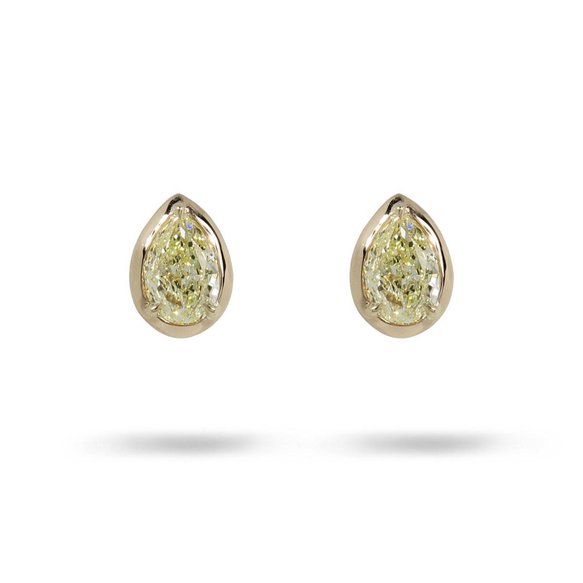 PEAR CUT YELLOW DIAMOND STUD IN 18K YELLOW GOLD - 