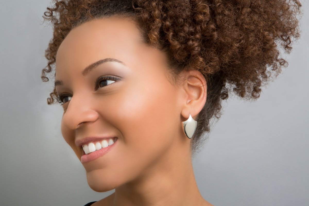 SHEILD STUD EARRINGS IN STERLING SILVER - 