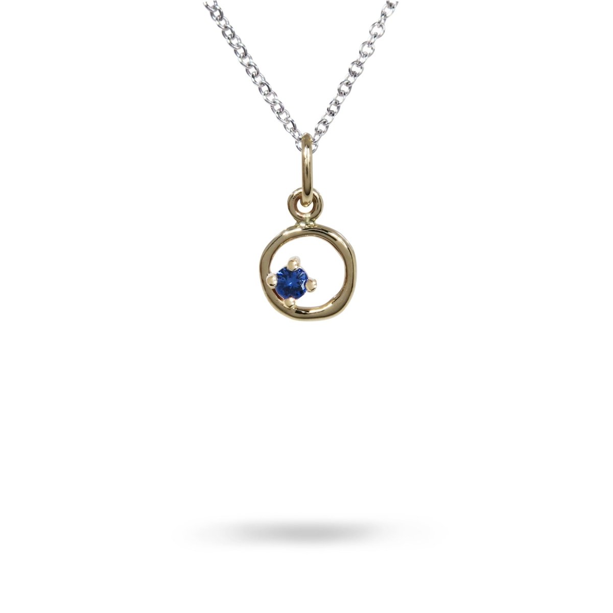 7MM ORGANIC CIRCLE WITH BLUE SAPPHIRE IN 14K YELLOW GOLD - NECKLACES