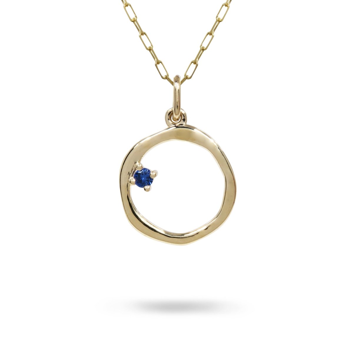 15MM ORGANIC CIRCLE WITH BLUE SAPPHIRE IN YELLOW GOLD - NECKLACES