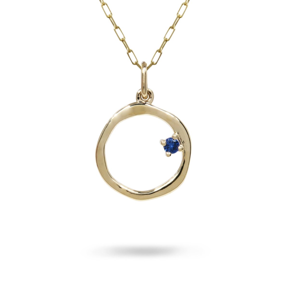 15MM ORGANIC CIRCLE WITH BLUE SAPPHIRE IN YELLOW GOLD - NECKLACES