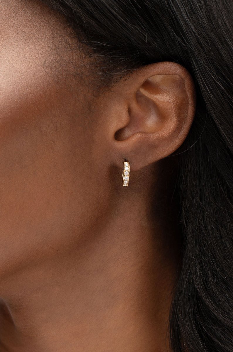 DIAMOND HUGGIE EARRINGS IN YELLOW GOLD - EARRINGS