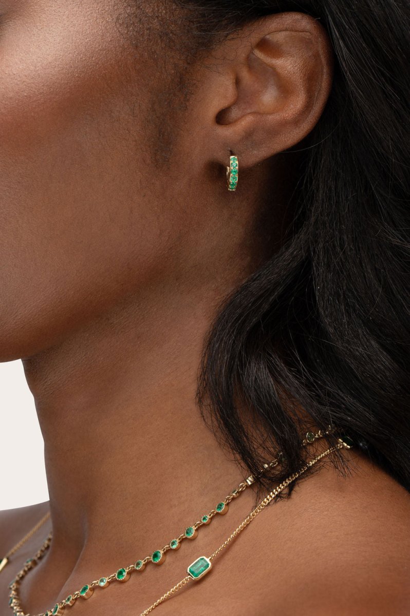 EMEREALD HUGGIE EARRINGS IN YELLOW GOLD - EARRINGS