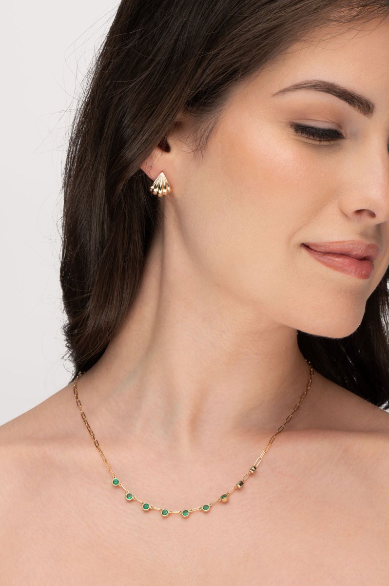 FLOATING EMERALD PAPERCLIP NECKLACE IN YELLOW GOLD - NECKLACES