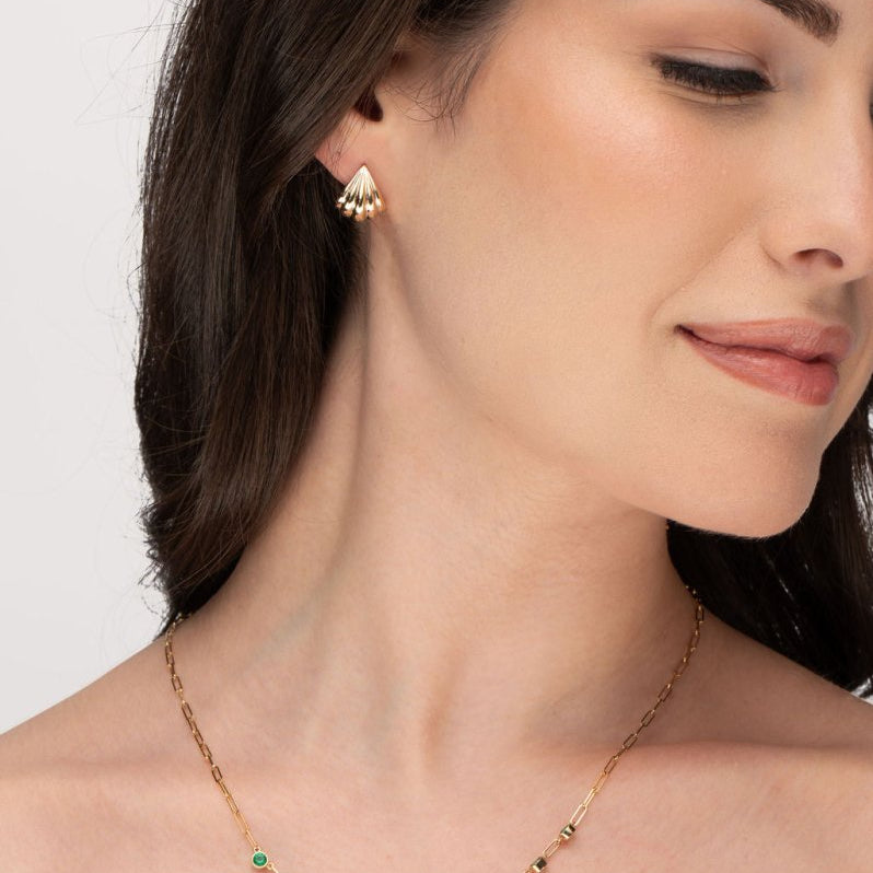 FLOATING EMERALD PAPERCLIP NECKLACE IN YELLOW GOLD - NECKLACES