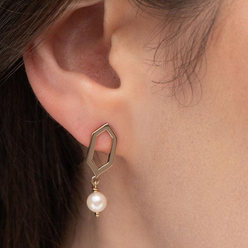 AKOYA GRAPHITE EARRING IN 14K YELLOW GOLD - 