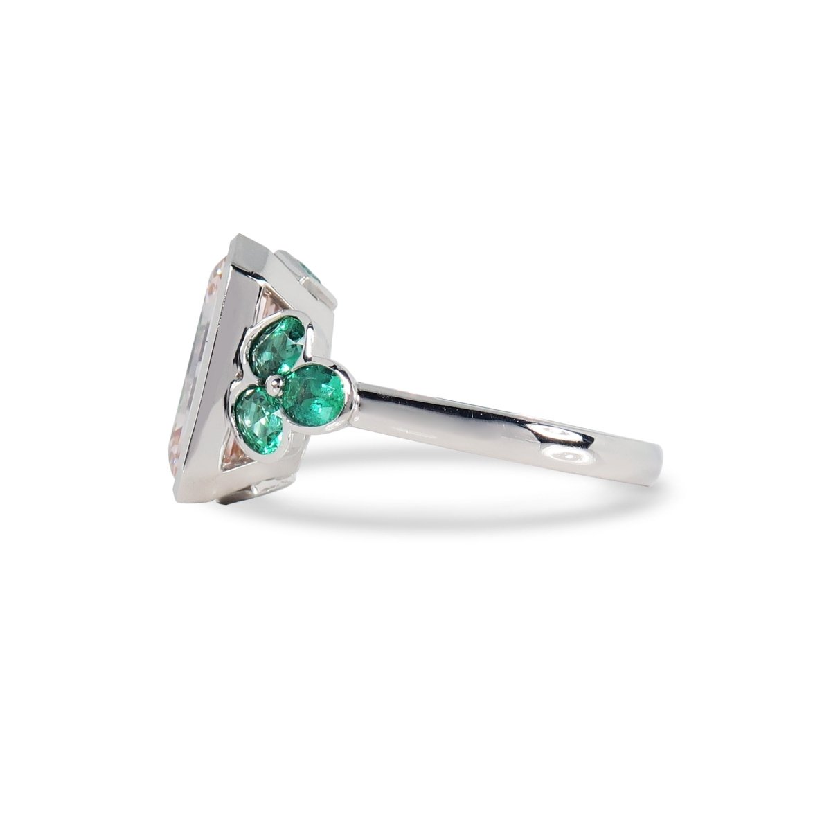 CUSTOM LAB-GROWN FANCY PINK DIAMOND & EMERALD RING IN PLATINUM -