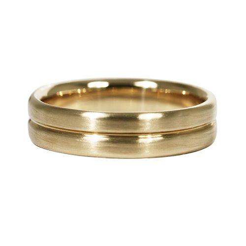 CENTER GROOVE WEDDING BAND IN YELLOW GOLD - ALL RINGS