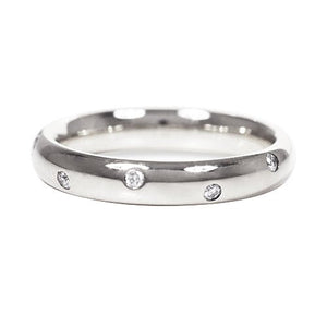 SCATTERED DIAMOND BAND IN WHITE GOLD - ALL RINGS