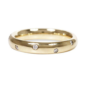SCATTERED DIAMOND BAND IN YELLOW GOLD - ALL RINGS