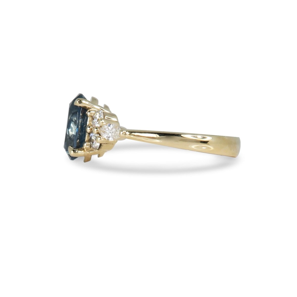 OVAL MONTANA SAPPHIRE DIAMOND RING IN 14K YELLOW GOLD - Rings