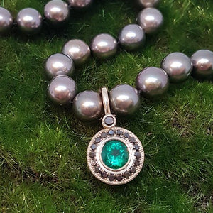 EMERALD AND BLACK DIAMOND ENHANCER FOR PEARLS -