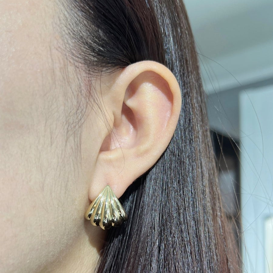 SCALLOPED HOOP EARRINGS IN YELLOW GOLD - EARRINGS