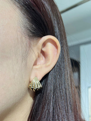 SCALLOPED HOOP EARRINGS IN YELLOW GOLD - EARRINGS