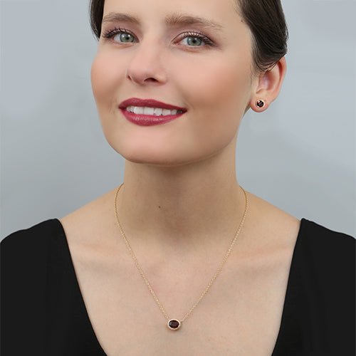 GARNET TESSA PENDANT IN YELLOW GOLD - NECKLACES