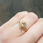 CURVED ROUND BAND IN 14 KARAT YELLOW GOLD -