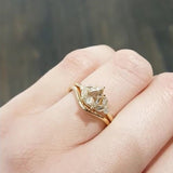 CURVED ROUND BAND IN 14 KARAT YELLOW GOLD -