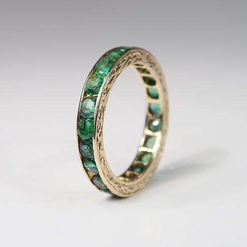 VINTAGE EMERALD RING WITH HAND ENGRAVED EDGES -