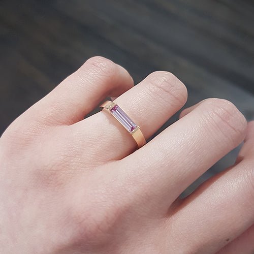 DECO RING WITH SINGLE PINK SAPPHIRE IN YELLOW GOLD - ALL RINGS