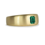EMERALD FLUSH SET INTO BRUSHED YELLOW GOLD -