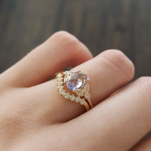 CURVED NINE DIAMOND BAND IN YELLOW GOLD - ALL RINGS