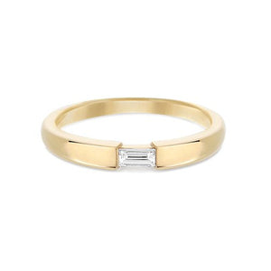 SINGLE BAGUETTE DIAMOND RING IN YELLOW GOLD - ALL RINGS