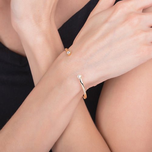 OPEN BANGLE WITH ROUND DIAMONDS IN YELLOW GOLD - BRACELETS