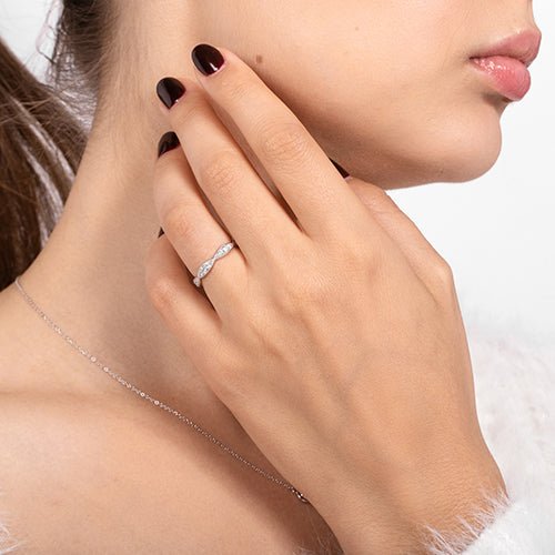 RIBBON WEDDING BAND IN WHITE GOLD WITH PAVÉ DIAMONDS - ANNIVERSARY & CELEBRATION RINGS